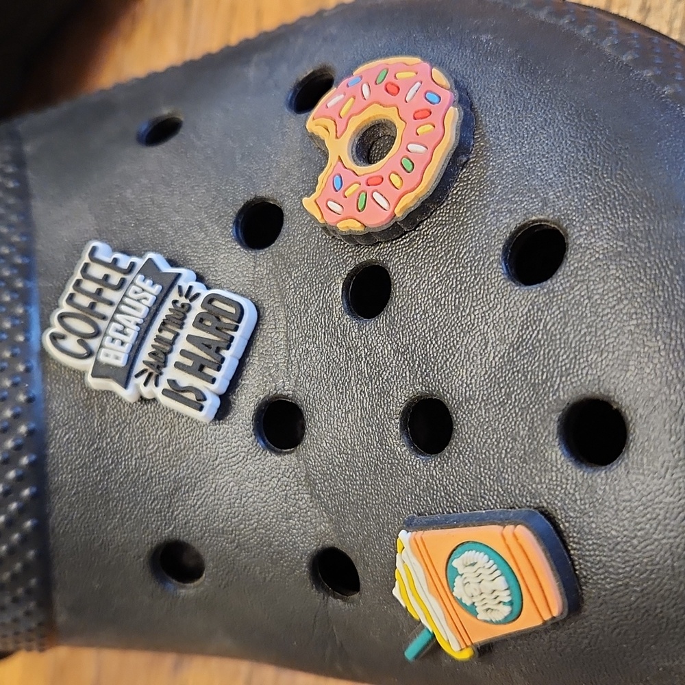 Black Crocs Size M6 W8 - Picture 8 of 9